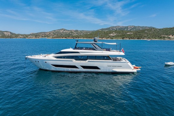E3