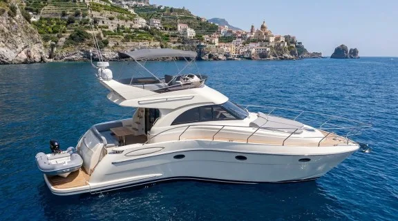 Italy Azimut 65 Class (or similar)