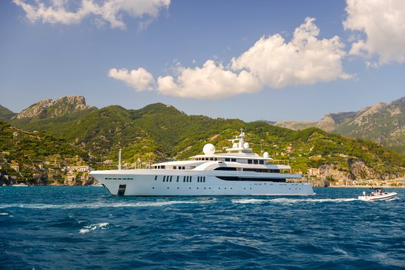 Luxury Yachts for charter