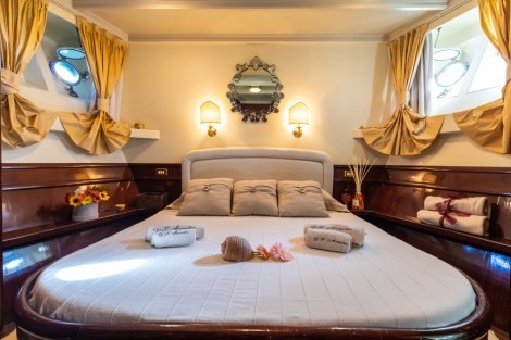 Review img # 9 of the yacht DP MONITOR