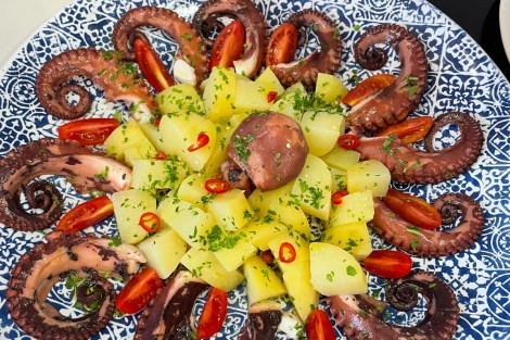 Review img # 17 of the yacht Resilience