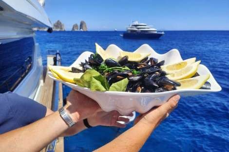 Review img # 3 of the yacht Resilience