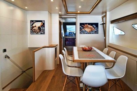 Review img # 24 of the yacht RIVIERA