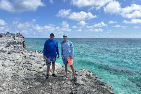 Review img # 32 of the yacht TOUCH THE SKY