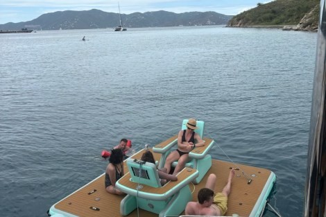 Review img # 15 of the yacht TOUCH THE SKY